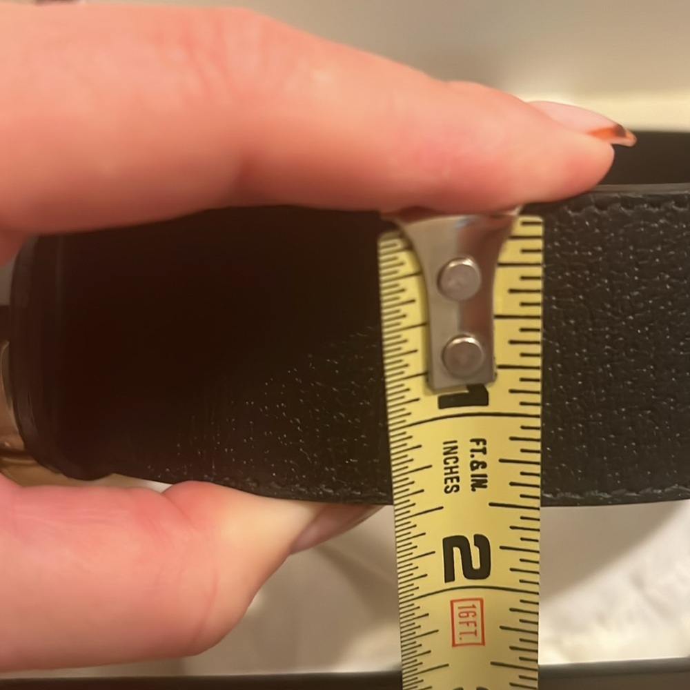 Like new Gucci blk belt with gold hardware - Picture 4 of 4